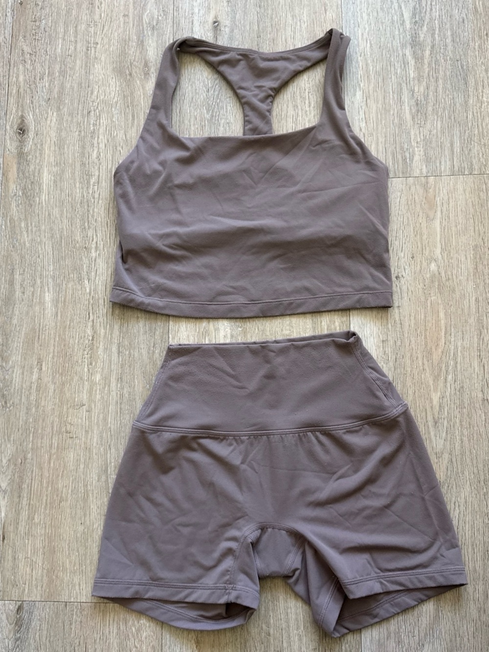 Set Active Taupe Racerback Crop Top & High-Waist Shorts Set
